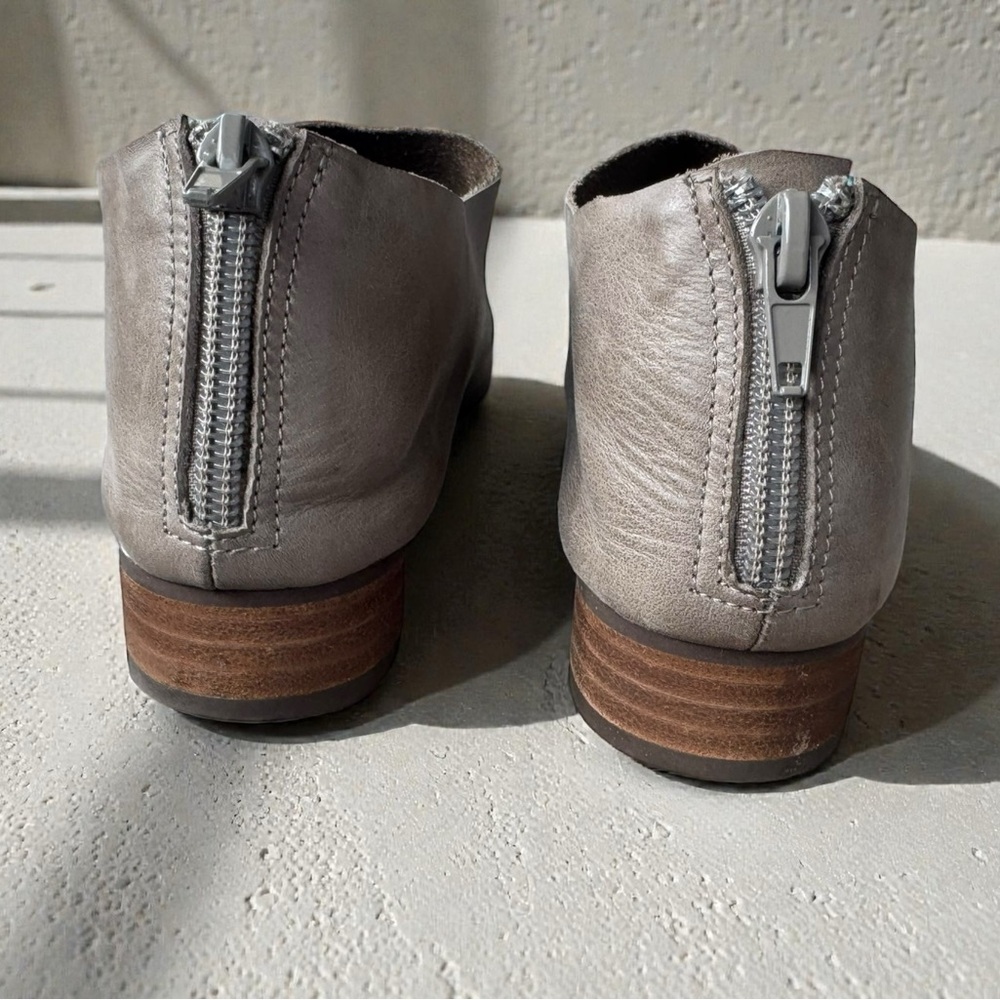 Womens sz 7 Chocolat Blue “Emily” Genuine Grey leather Flat Booties $145 MSRP - Picture 4 of 8